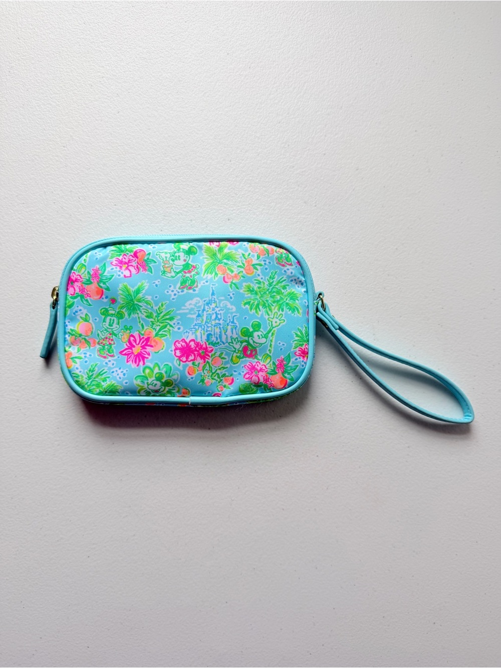 Lilly Pulitzer X Disney Parks Gillie Wristlet Mickey Minnie
Blue Ibiza